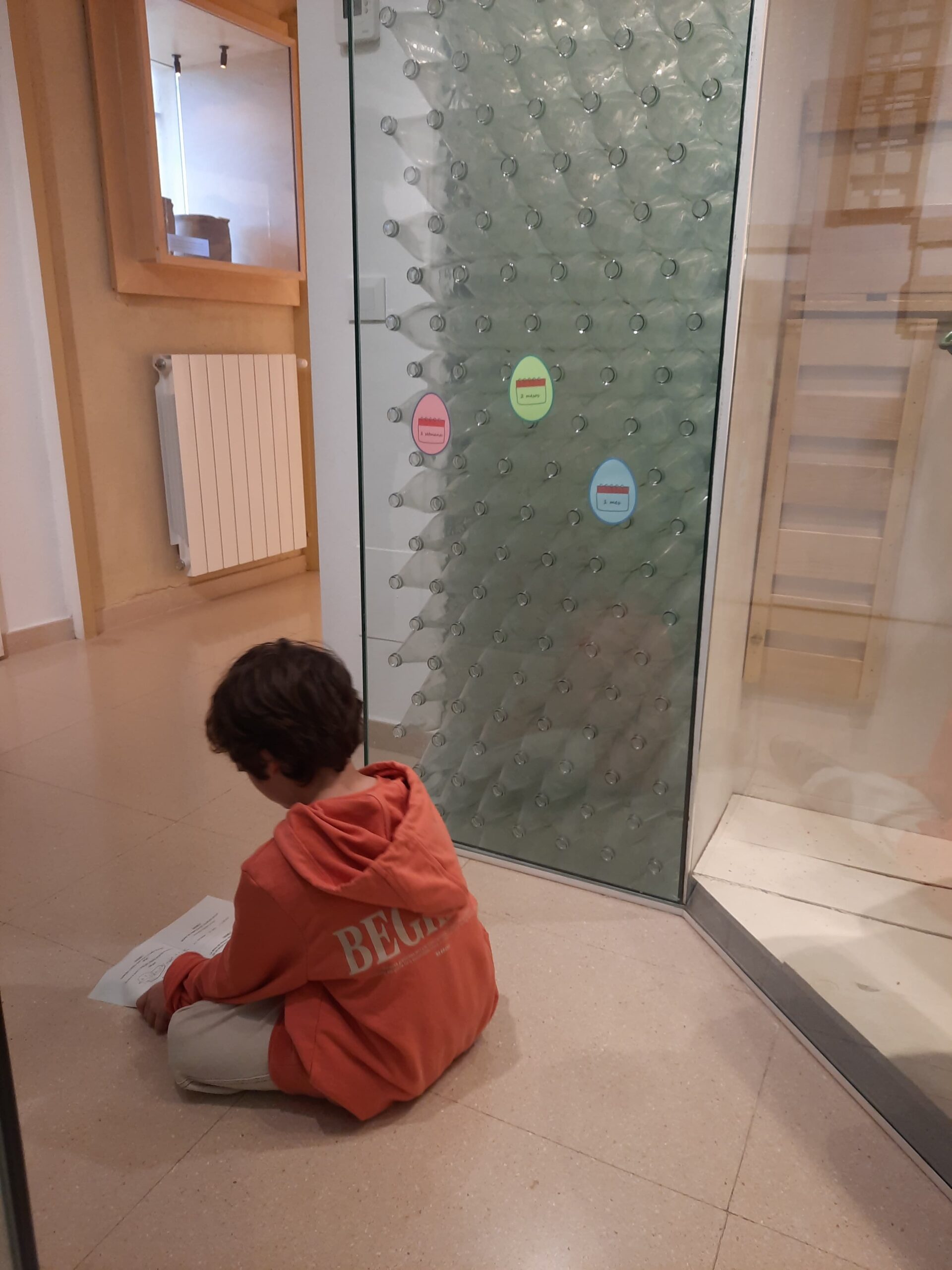 Busca els ous de pasqua entre els espais del museu i taller de decoració