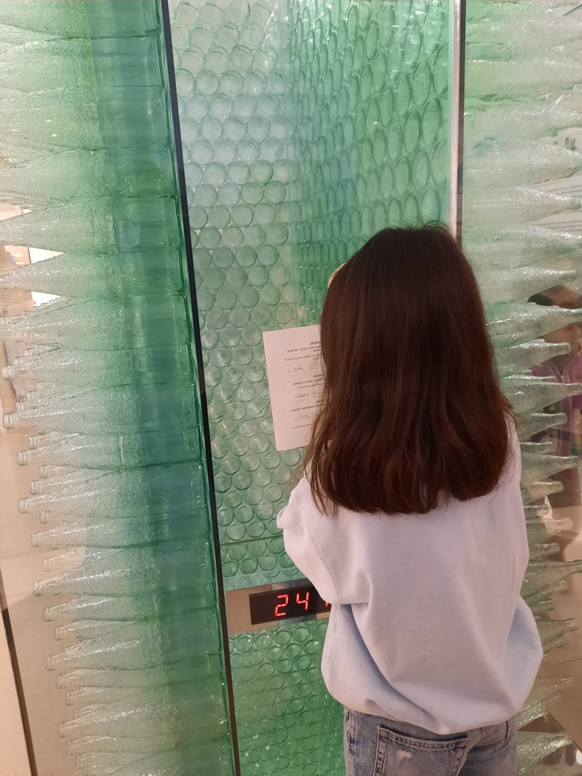 Busca els ous de pasqua entre els espais del museu i taller de decoració