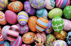 Busca els ous de pasqua entre els espais del museu i taller de decoració